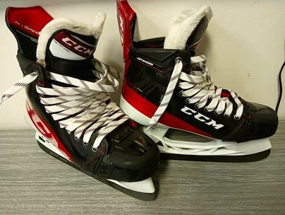 Danneggiato -  Pattini da hockey CCM JetSpeed FT4 PRO Senior  EUR 42,5  Wide