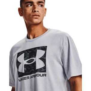 Maglietta da uomo Under Armour   ABC CAMO BOXED LOGO SS-GRY