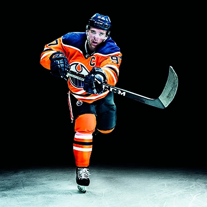 Connor McDavid con l'abbigliamento CCM Jetspeed