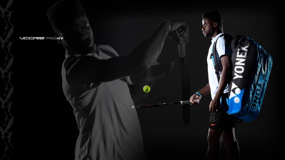 Le racchette da tennis Yonex Vcore Pro con Frances Tiafoe