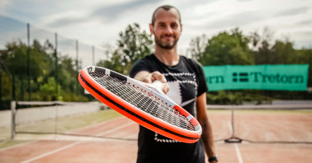 Zdeněk Hrabálek con le racchette da tennis Babolat Pure Strike 2020
