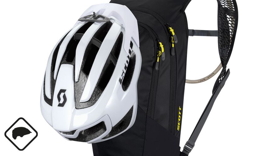 Fissate il casco allo zaino in modo facile e veloce grazie all'ingegnoso sistema di fissaggio.
