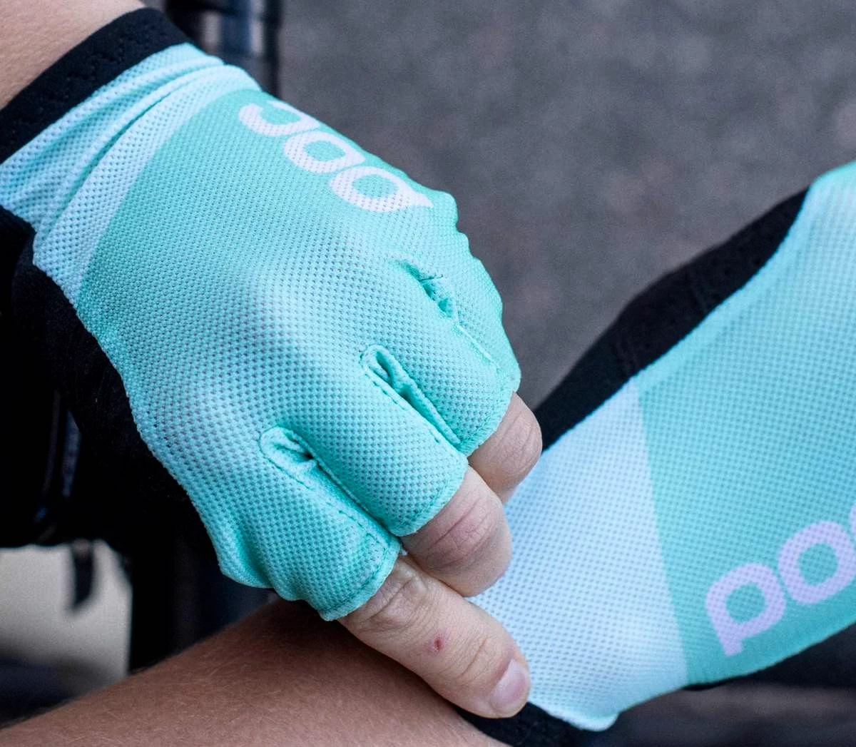 POC Essential Road Mesh Guanto corto verde fluorite