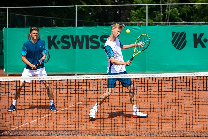 L'abbigliamento da tennis K-Swiss