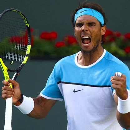 Rafael Nadal con la racchetta da tennis Babolat Aero